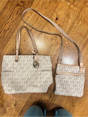 Michael Kors Signature Tote Bag And Cross Body Tan / White Mommy And Me Set